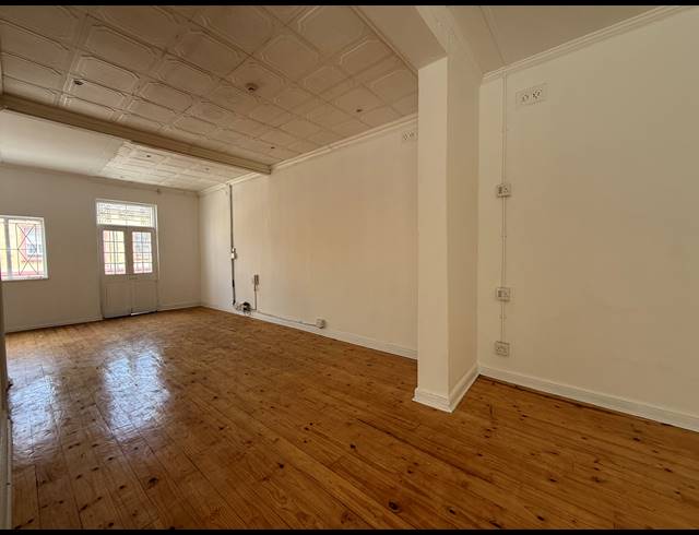 700M² BUILDING FOR SALE IN WOODSTOCK
